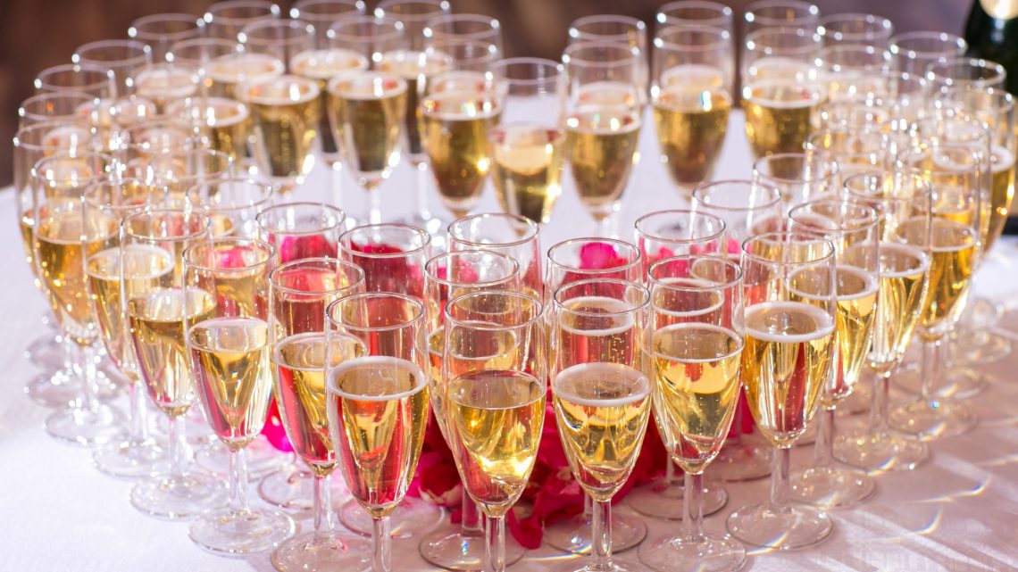 Jak wybrać alkohol na wesele, aby spełnił oczekiwania gości? Jak wybrać alkohol na wesele, aby spełnił oczekiwania gości?