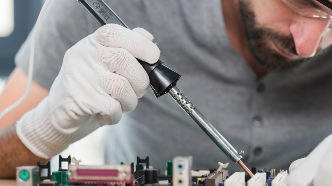 Naprawa elektroniki – jak przebiega proces diagnostyki i regeneracji?