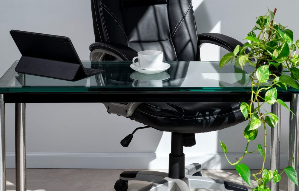 Dlaczego fotel biurowy jest najważniejszym elementem stanowiska pracy?