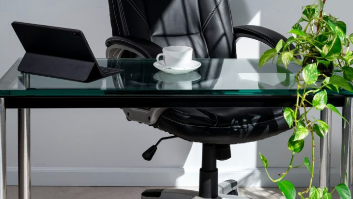 Dlaczego fotel biurowy jest najważniejszym elementem stanowiska pracy?
