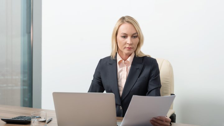 Umowa u notariusza – koszty i formalności krok po kroku